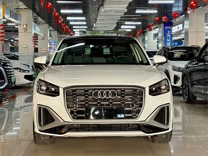 Audi Q2L
