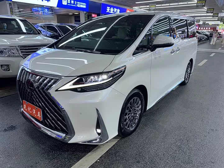 Lexus LM