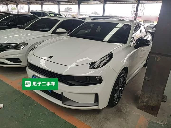 Lynk & Co 03
