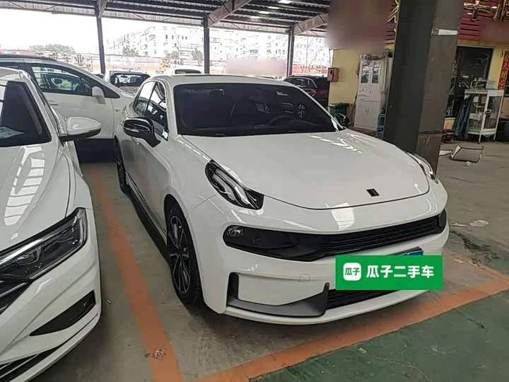 Lynk & Co 03