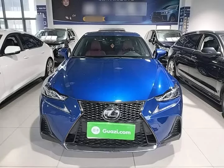 Lexus IS