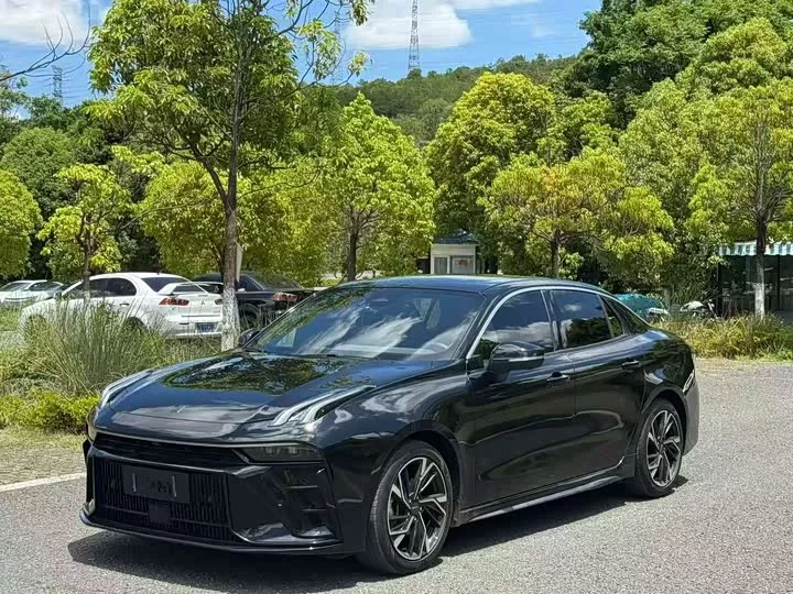 Lynk & Co 03
