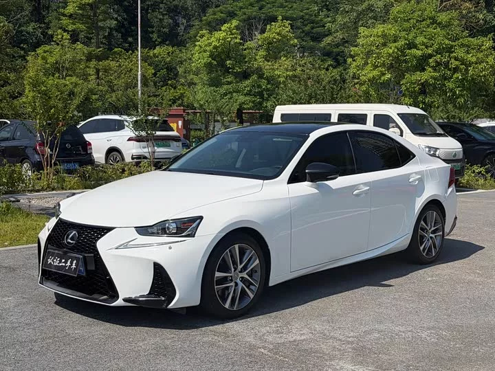 Lexus IS