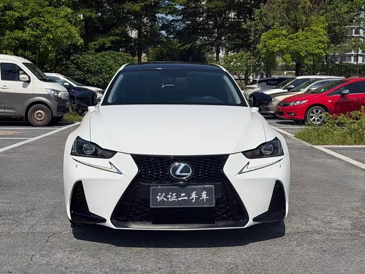 Lexus IS