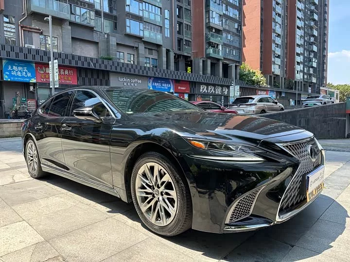 Lexus LS