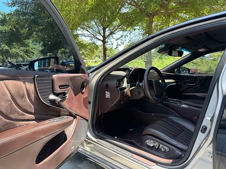 Lexus LS