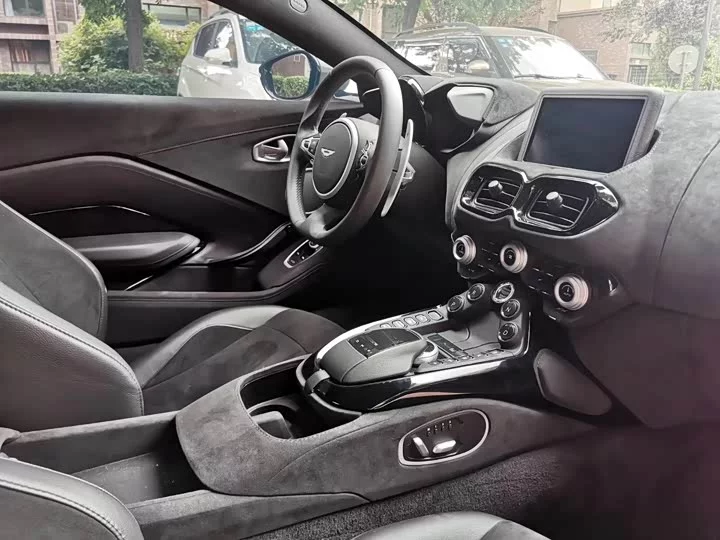 Aston Martin V8 Vantage