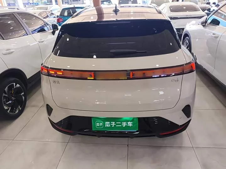 Lynk & Co 06