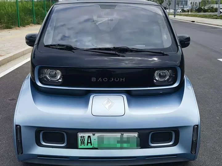 Baojun E300