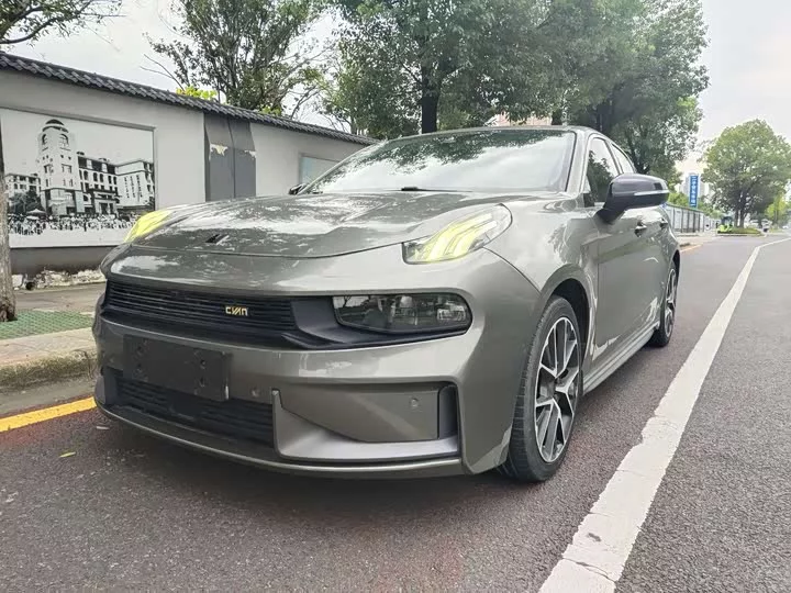 Lynk & Co 03