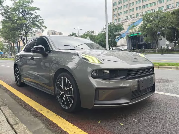 Lynk & Co 03
