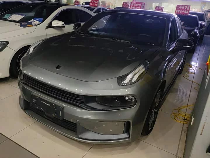 Lynk & Co 03