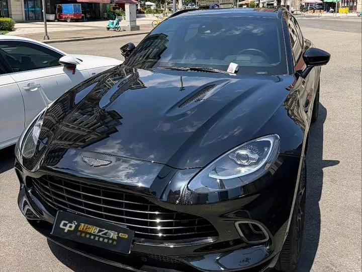 Aston Martin DBX