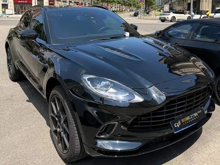 Aston Martin DBX
