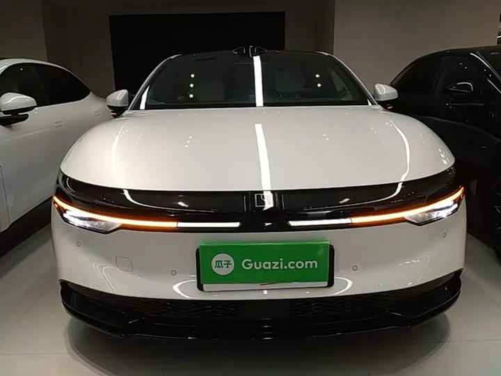 ZEEKR 007
