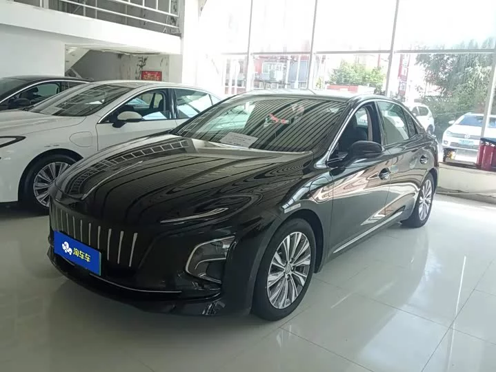 Hongqi E-QM5