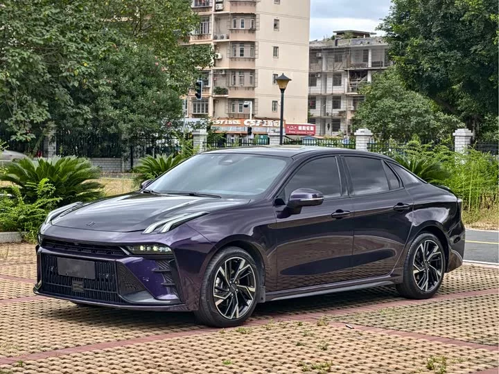 Lynk & Co 03