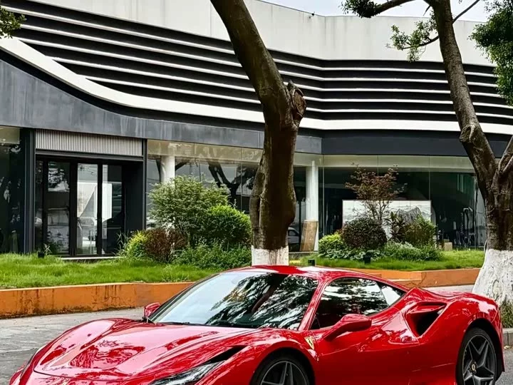 ferrari F8