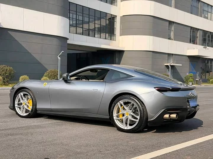 ferrari Roma