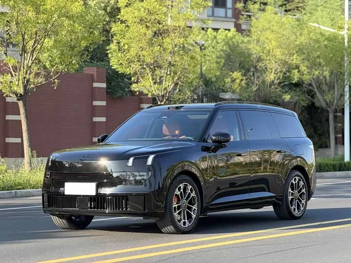 Lynk & Co 900