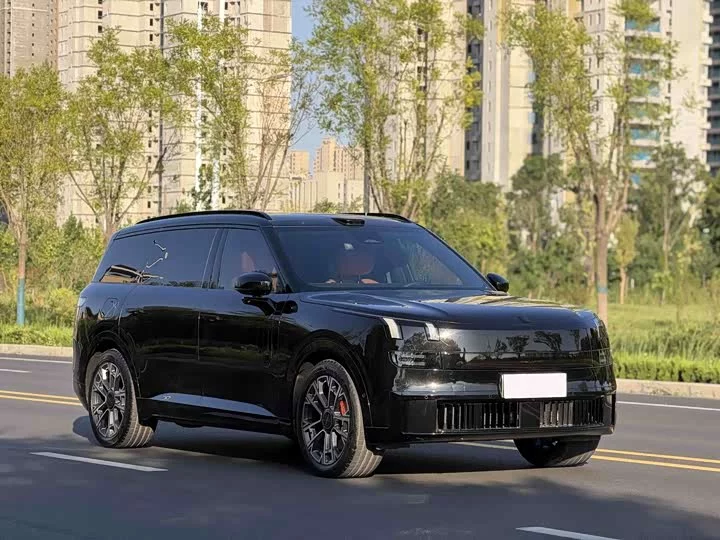 Lynk & Co 900