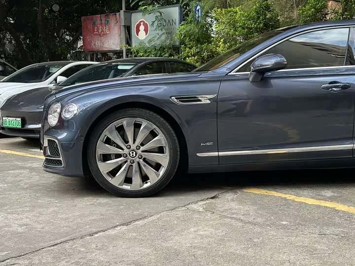 Bentley galloping