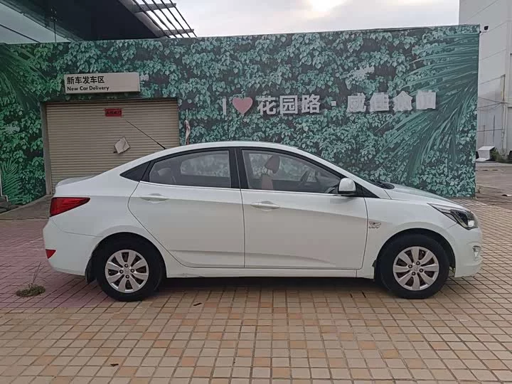 Hyundai Rena