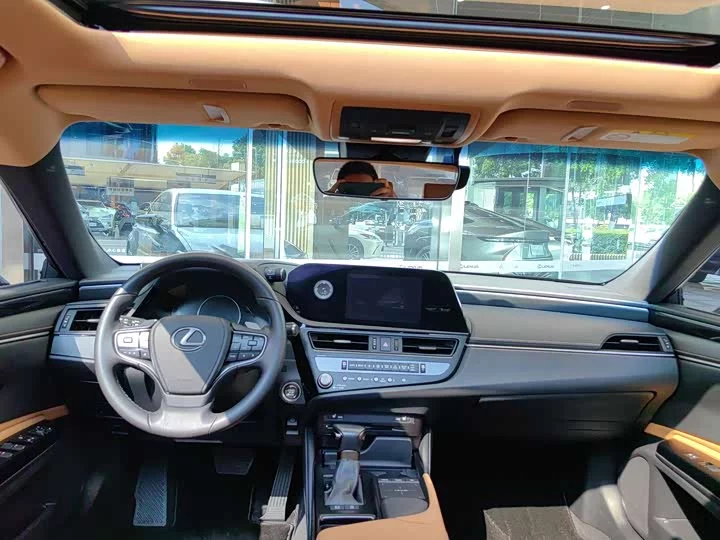 Lexus ES