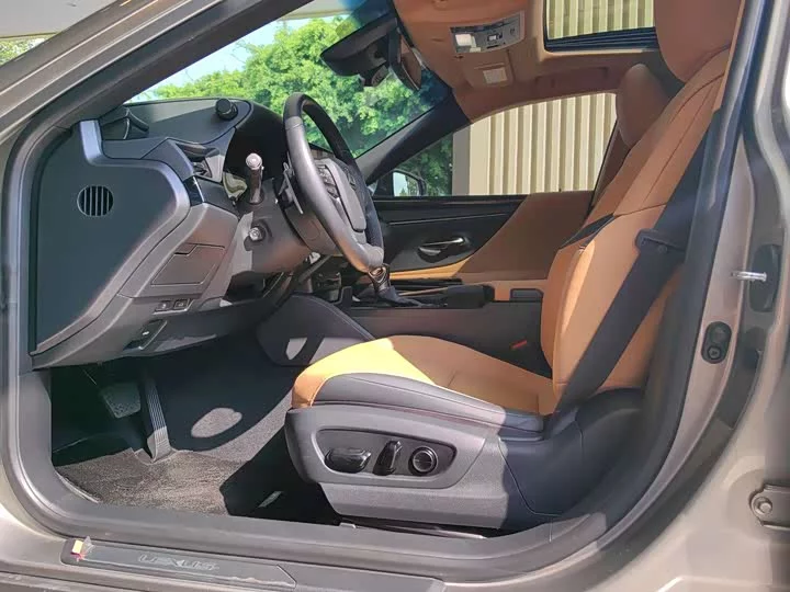 Lexus ES