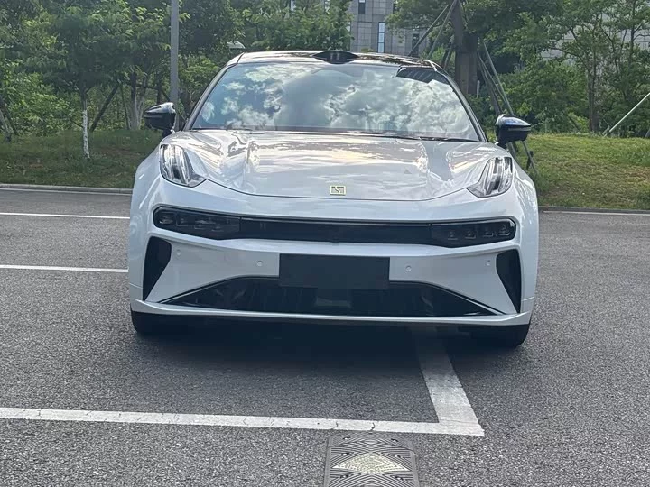 ZEEKR 001