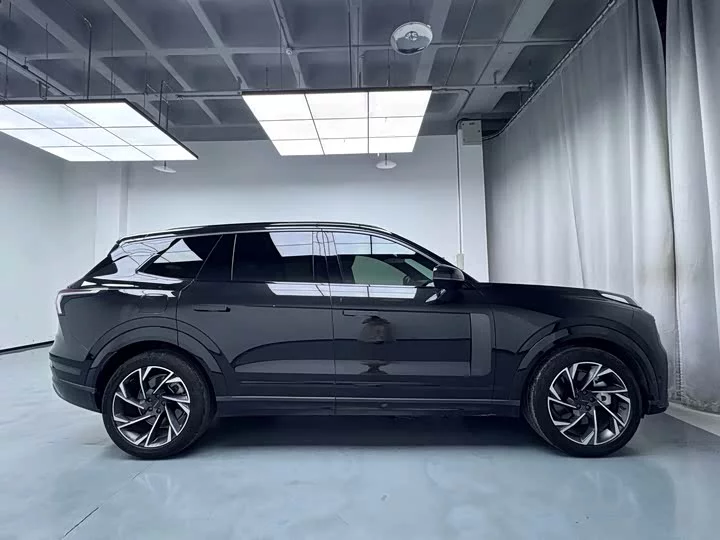 Lynk & Co 09 EM-P
