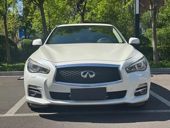 Infiniti Q50L