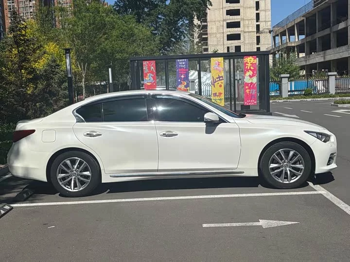 Infiniti Q50L