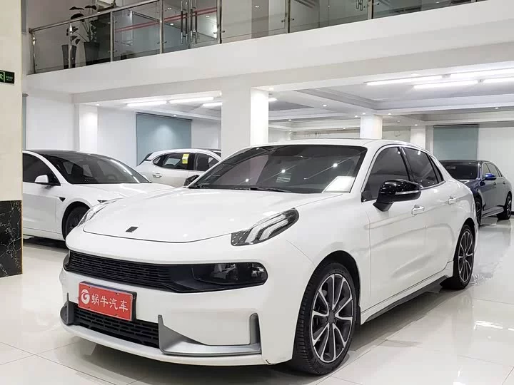 Lynk & Co 03