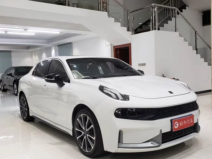 Lynk & Co 03