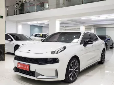 Lynk & Co 03