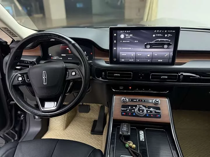 Lincoln aviator