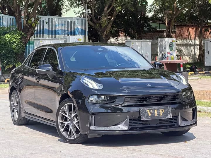 Lynk & Co 03