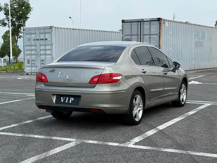 Peugeot 408