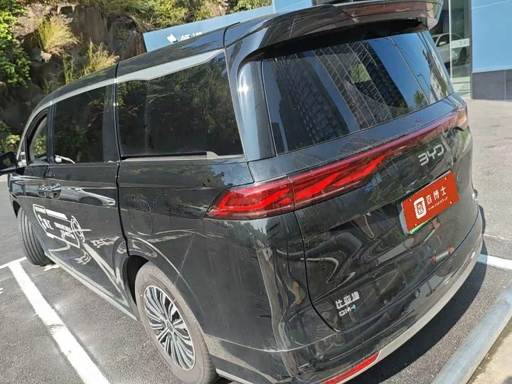 BYD M9