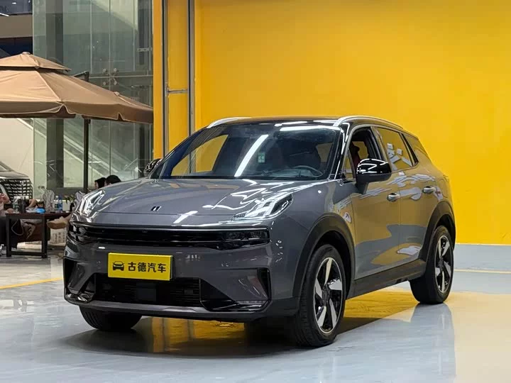 Lynk & Co 06
