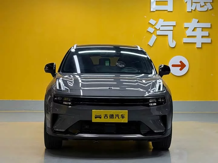 Lynk & Co 06