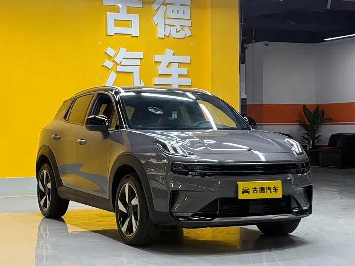Lynk & Co 06