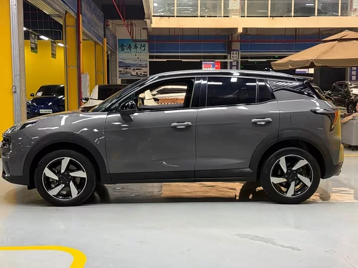 Lynk & Co 06