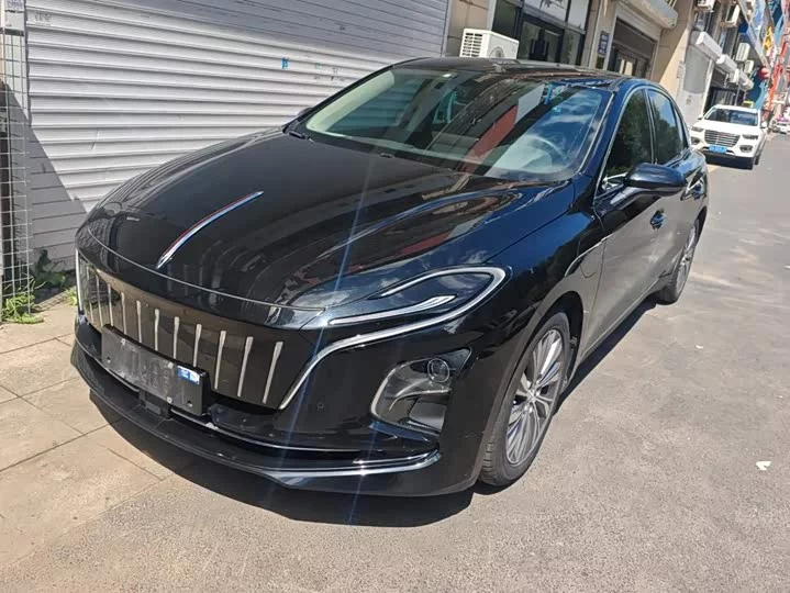 Hongqi E-QM5
