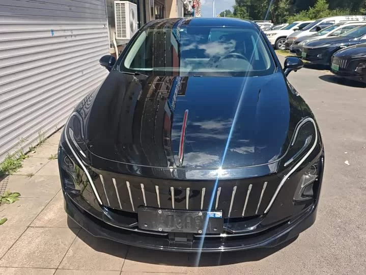 Hongqi E-QM5