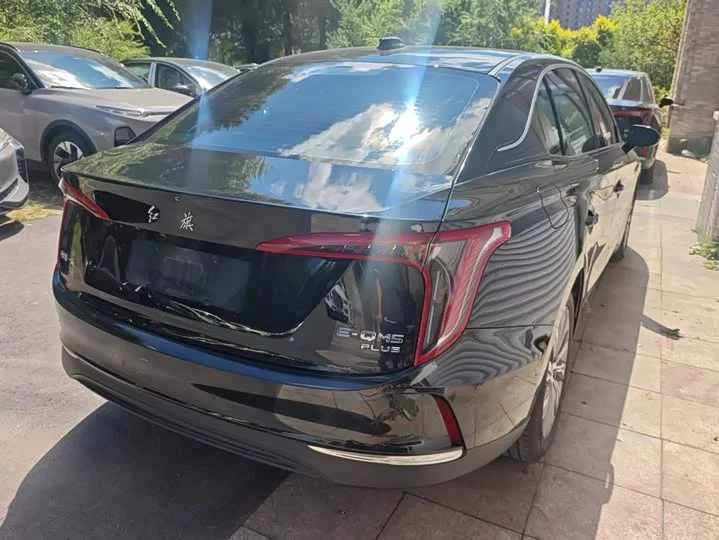 Hongqi E-QM5