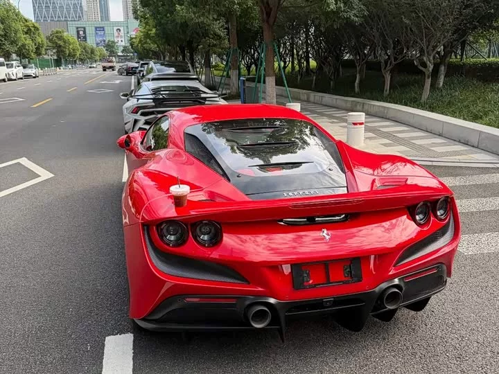ferrari F8