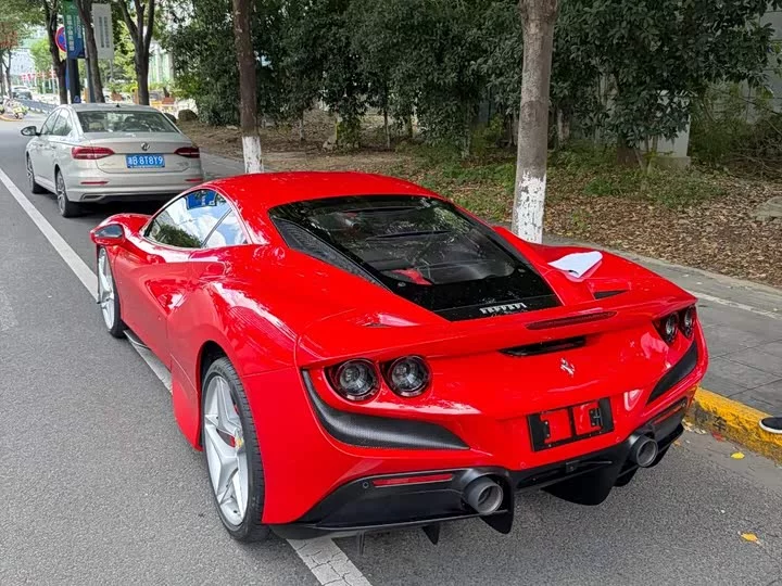 ferrari F8