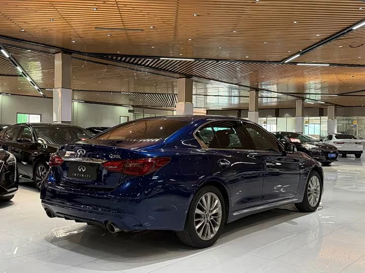 Infiniti Q50L